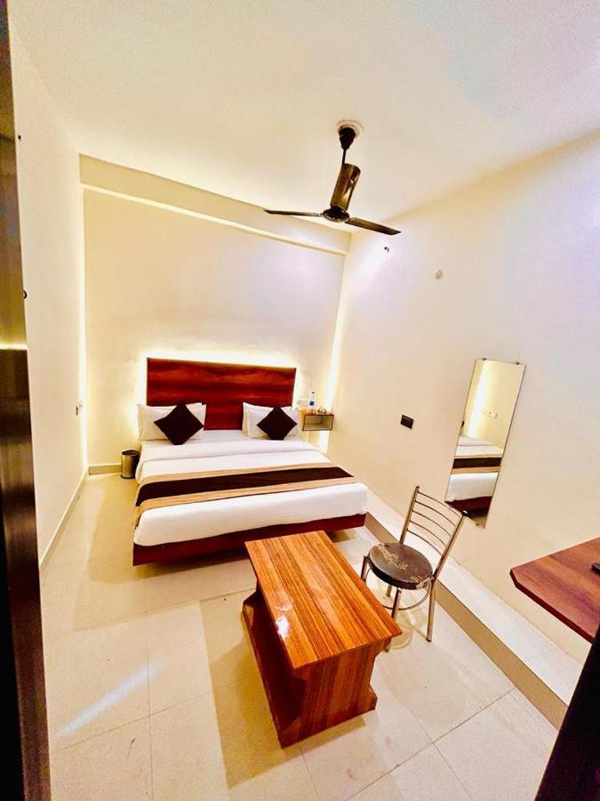 Hotel Sr Grand Горакхпур Экстерьер фото